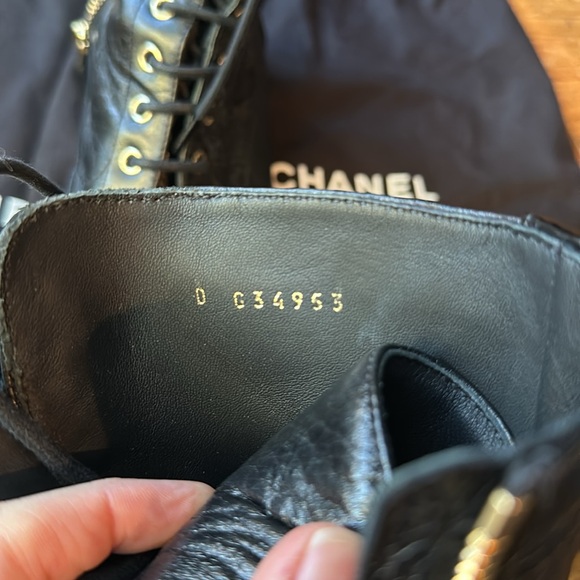 Chanel Combat Boot 37.5 Black Shiny Goatskin Zipper Double CC Embroidered Toe - Picture 6 of 6